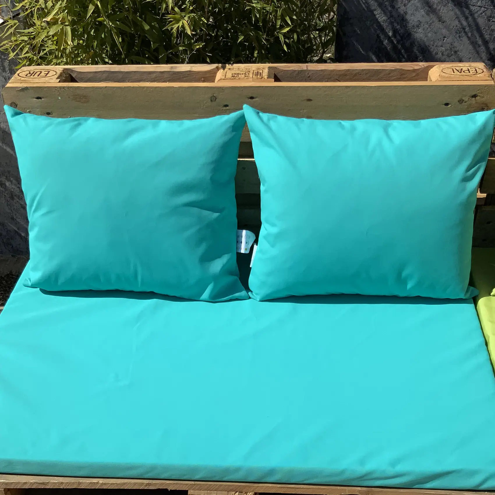 Ensemble de 2 coussins extérieurs pour salon palette – HOME MAISON – Polyester – Turquoise