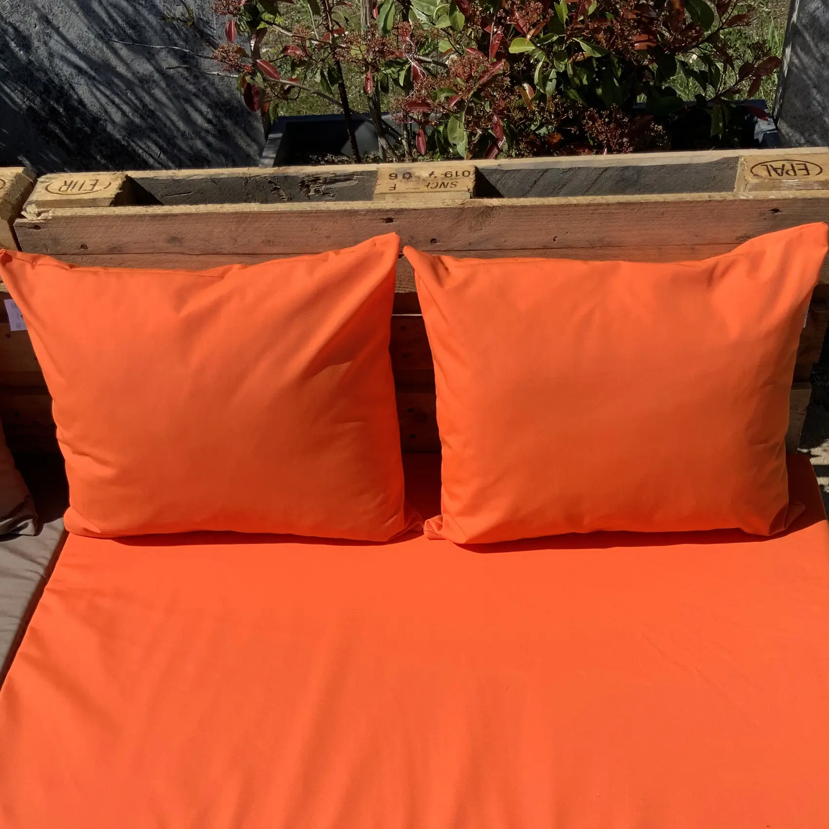 Ensemble de 2 coussins extérieurs pour salon palette – HOME MAISON – Polyester – Orange