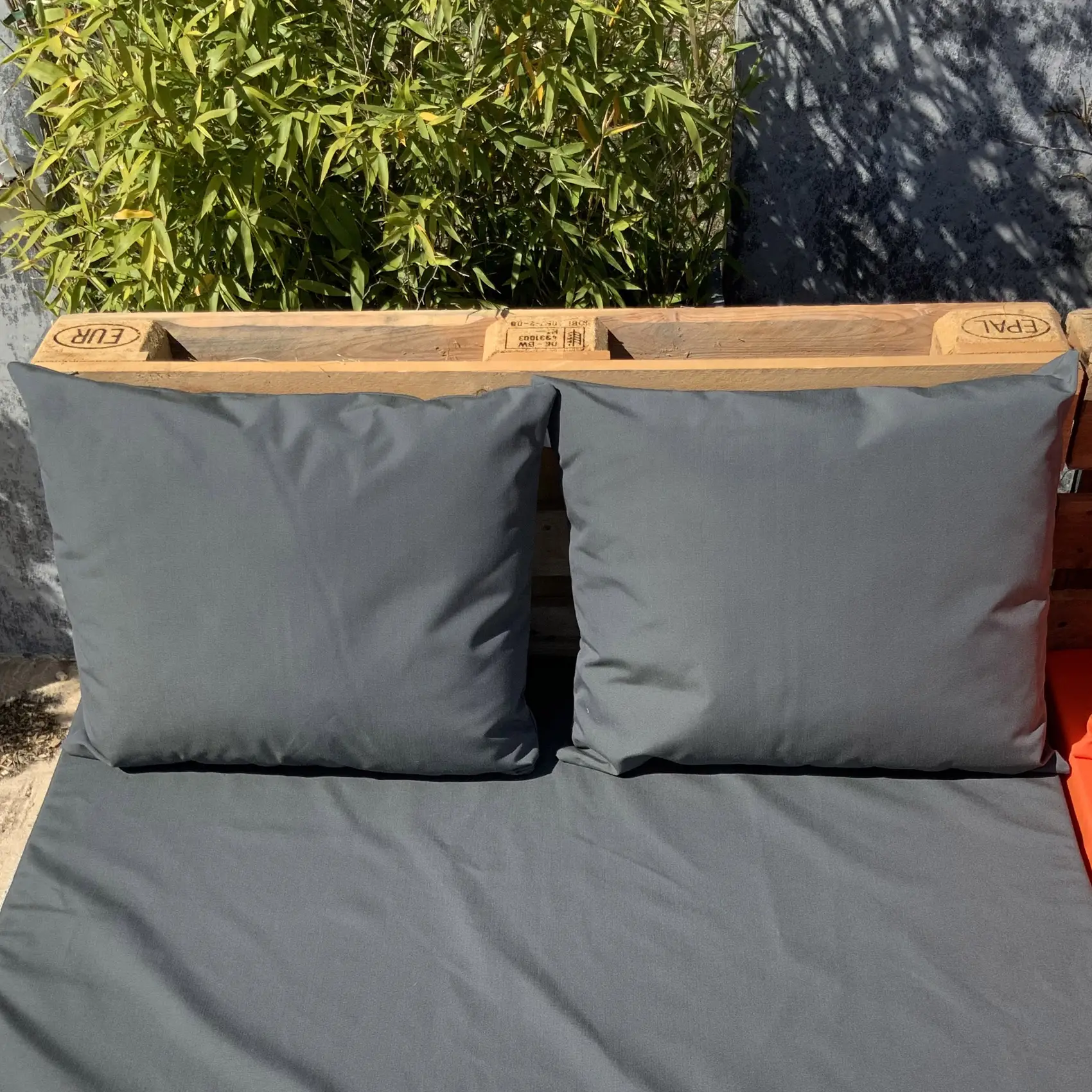 Ensemble de 2 coussins extérieurs pour salon palette – HOME MAISON – Polyester – Gris anthracite