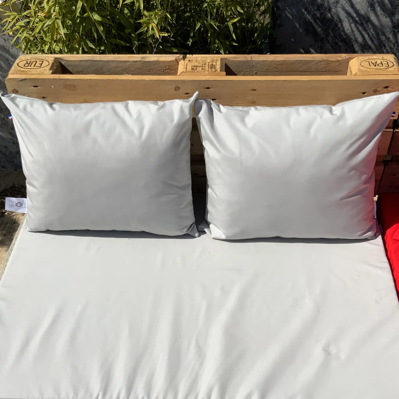 Ensemble de 2 coussins extérieurs pour salon palette – HOME MAISON – Polyester – Gris clair