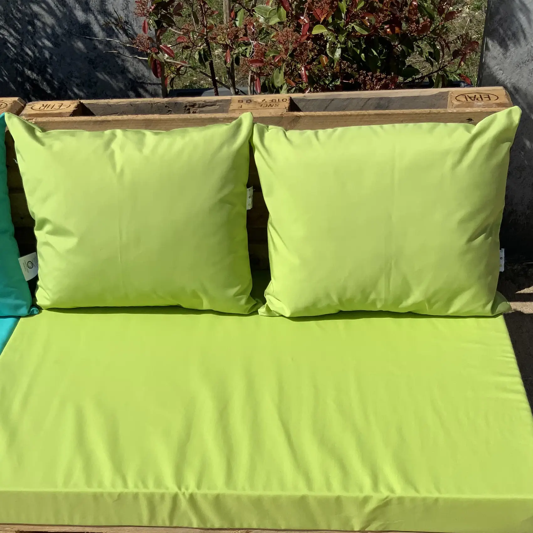 Ensemble de 2 coussins extérieurs pour salon palette – HOME MAISON – Polyester – Vert clair